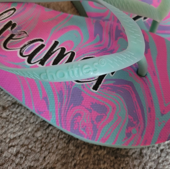 2 Pairs of Fun Cahtties Flip Flops L(9/10) - Picture 5 of 8